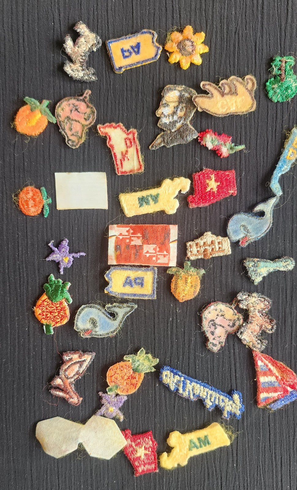 VINTAGE PATCH LOT OF 34 STATE TOURIST TRAVEL SOUVENIR SEW + IRON ON PATCHES