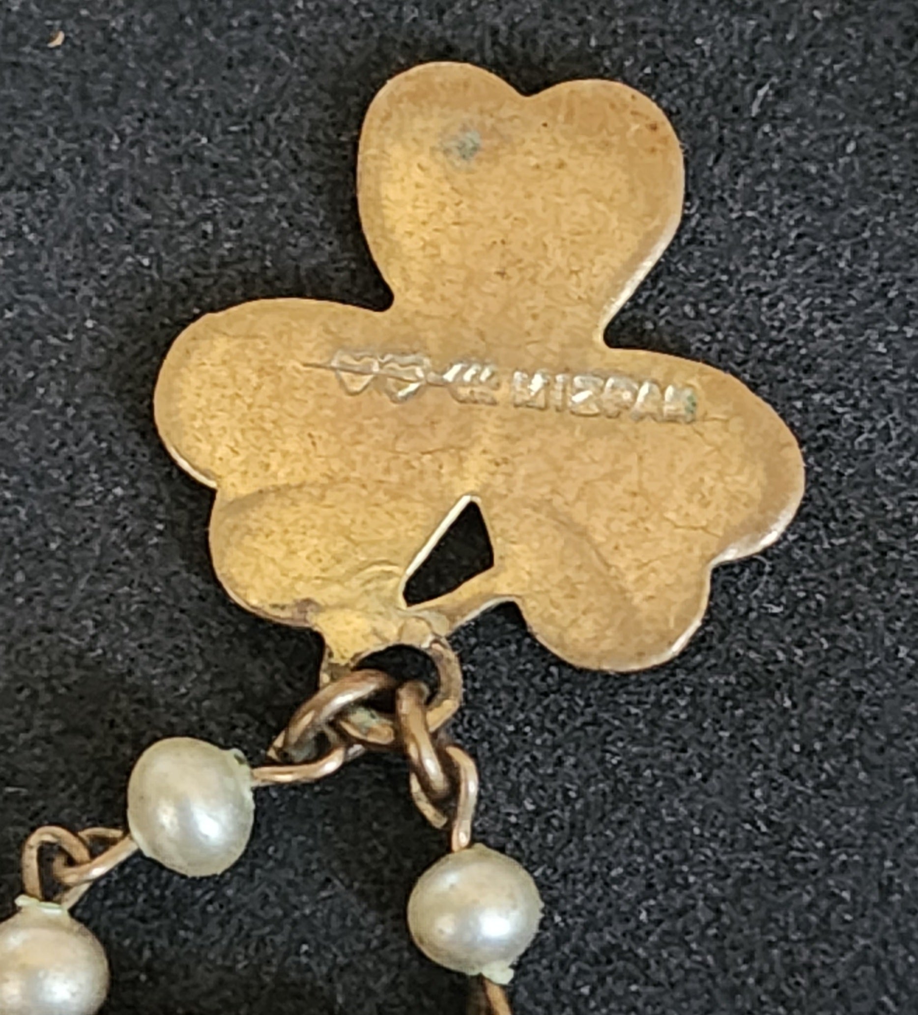 VINTAGE WARD Bros. MIZPAH SHAMROCK and PEARL necklace (1950s-70s)