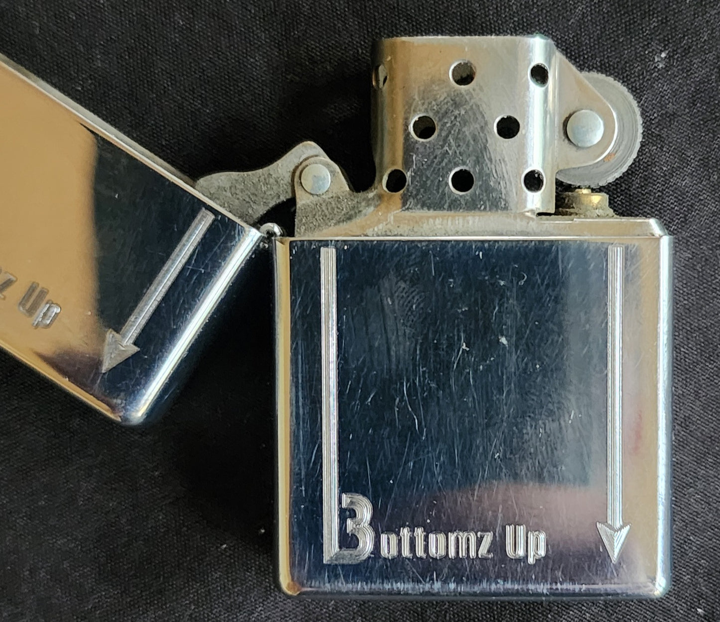 Vintage 2008 Bottomz Up High Polish Chrome Zippo Lighter w/ Box