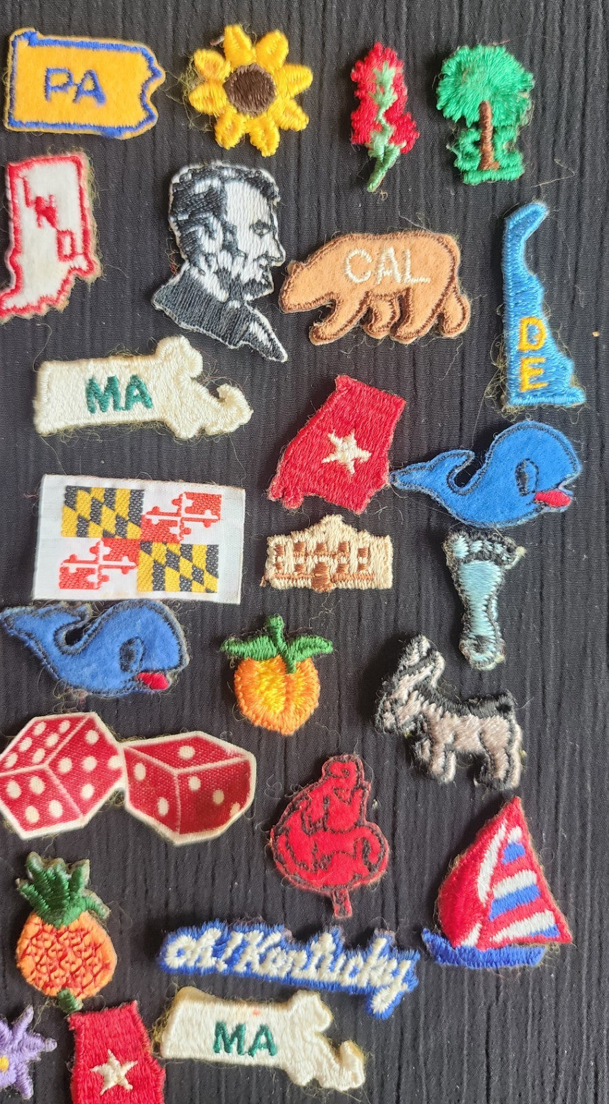 VINTAGE PATCH LOT OF 34 STATE TOURIST TRAVEL SOUVENIR SEW + IRON ON PATCHES