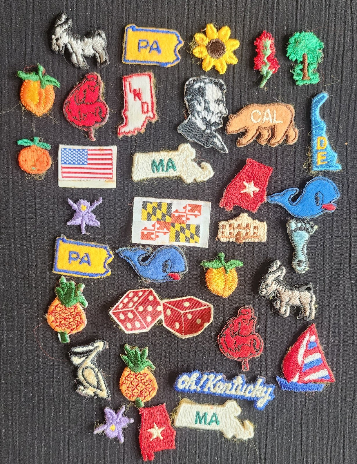 VINTAGE PATCH LOT OF 34 STATE TOURIST TRAVEL SOUVENIR SEW + IRON ON PATCHES