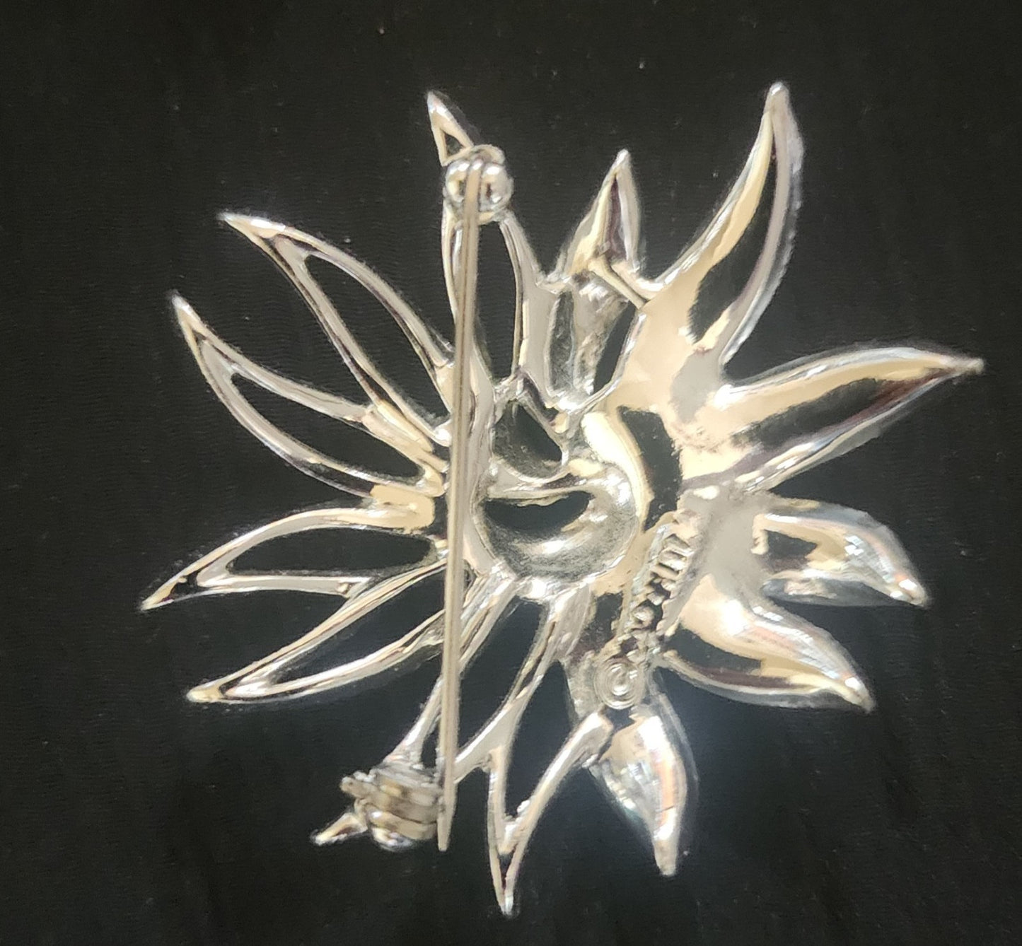 1969 Sarah Coventry Signed Demi Flower Clip On earrings and brooch set Vintage